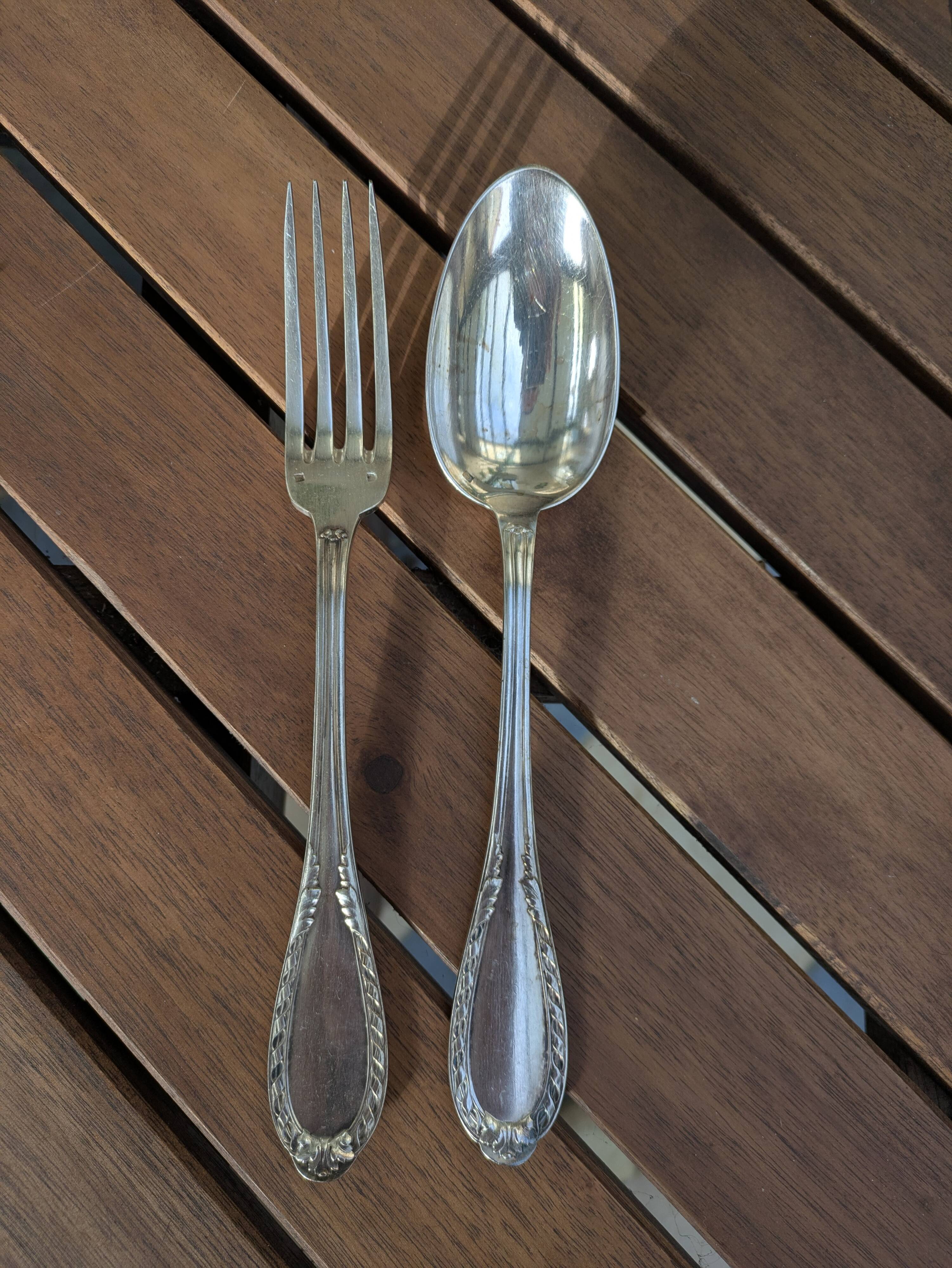 Set of 12 silver plated forks and 12 spoons 84g