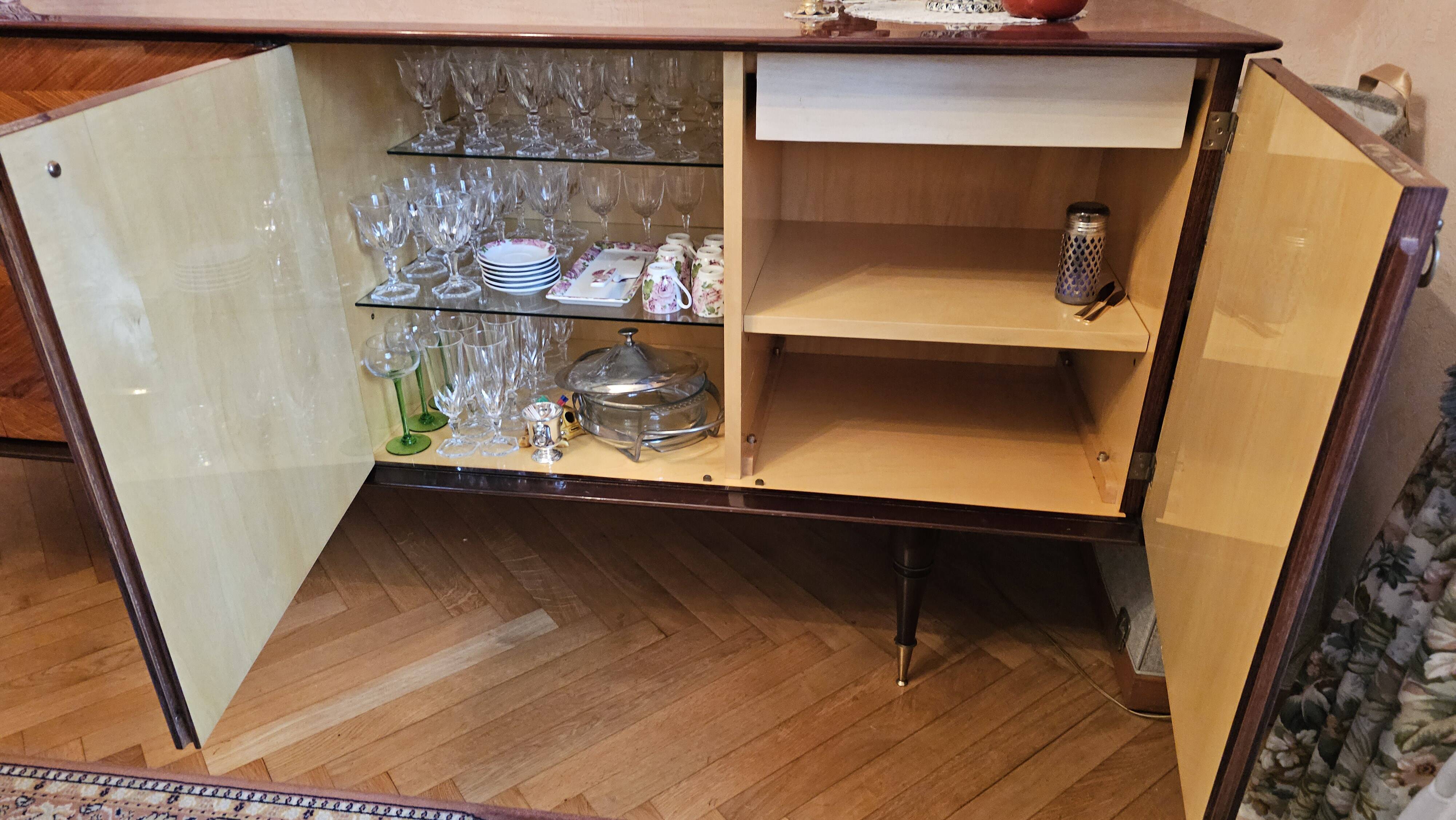 Buffet in rosewood and sycamore