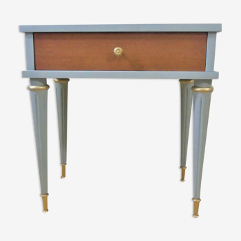 Bedside table with fluted spindle legs