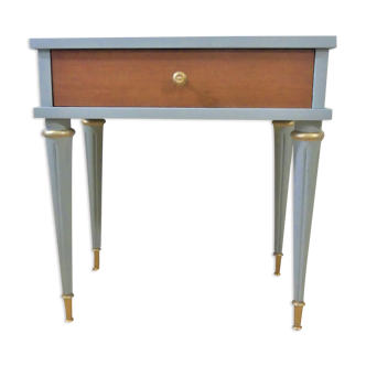 Bedside table with fluted spindle legs