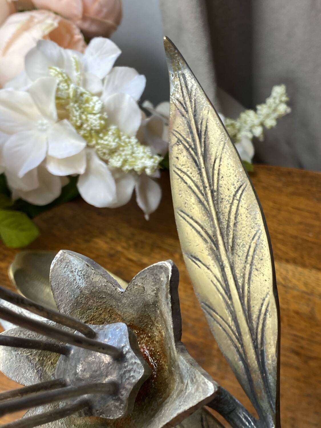 Individual flower-shaped ashtrays, solid brass, 1960s/70s