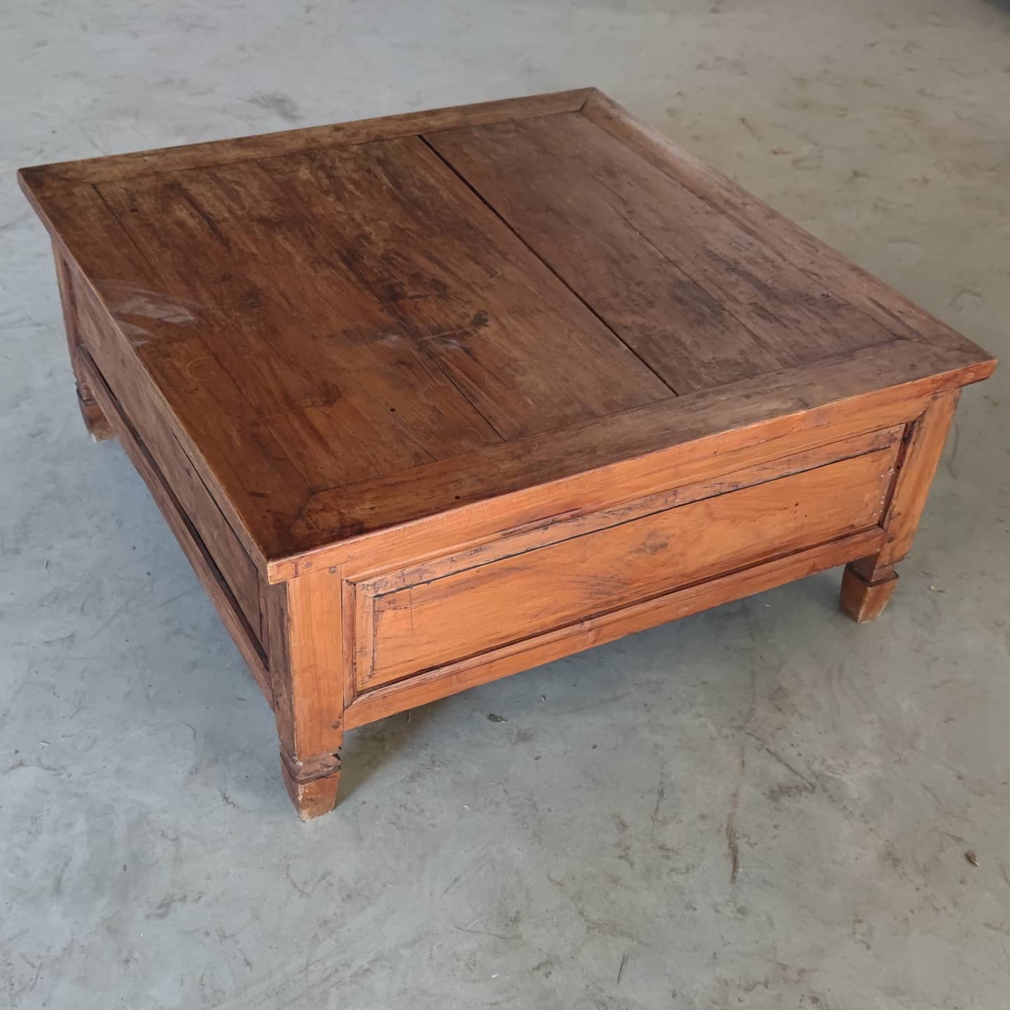 Colonial-style square coffee table in teak