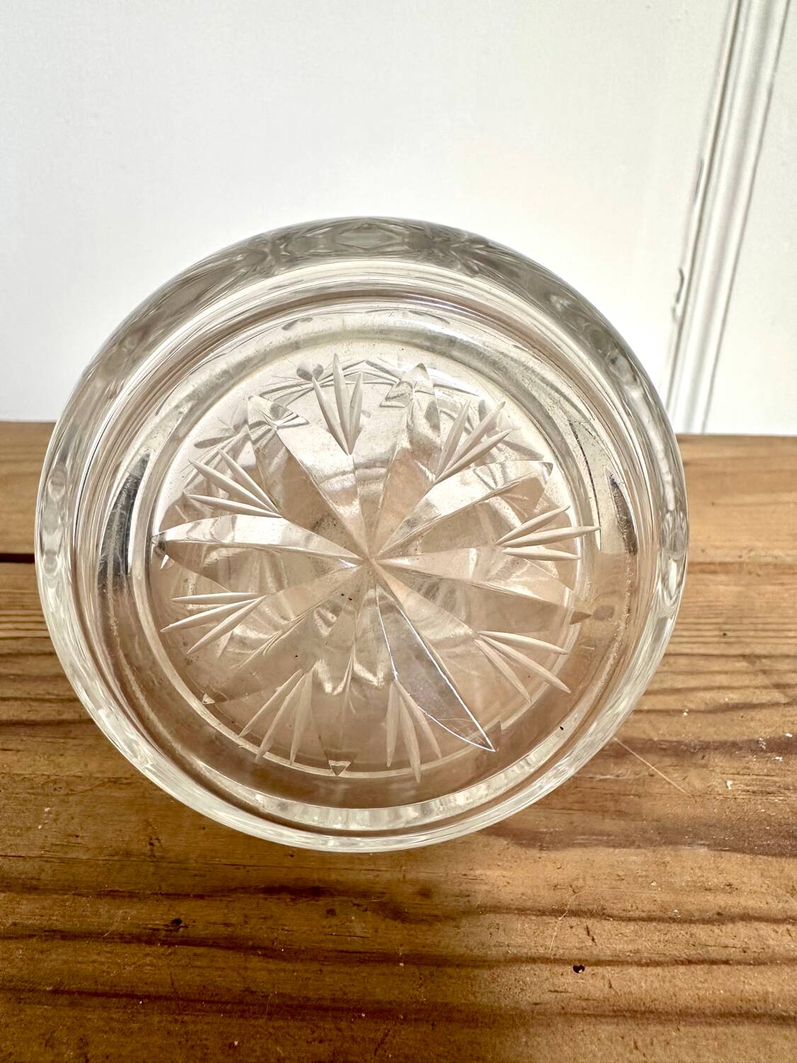 Small carafe and its chiseled glass stopper