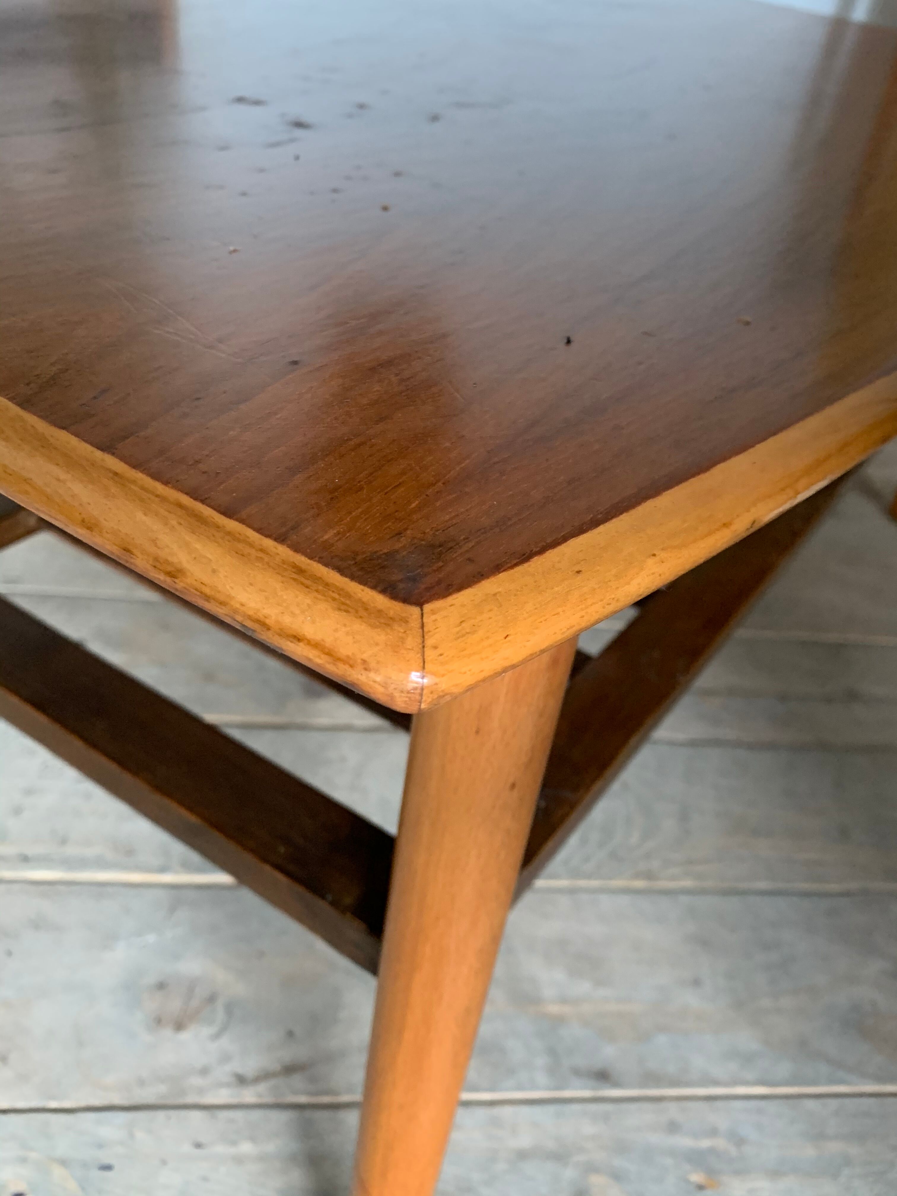 Table basse teck avec porte-revue style scandinave vintage