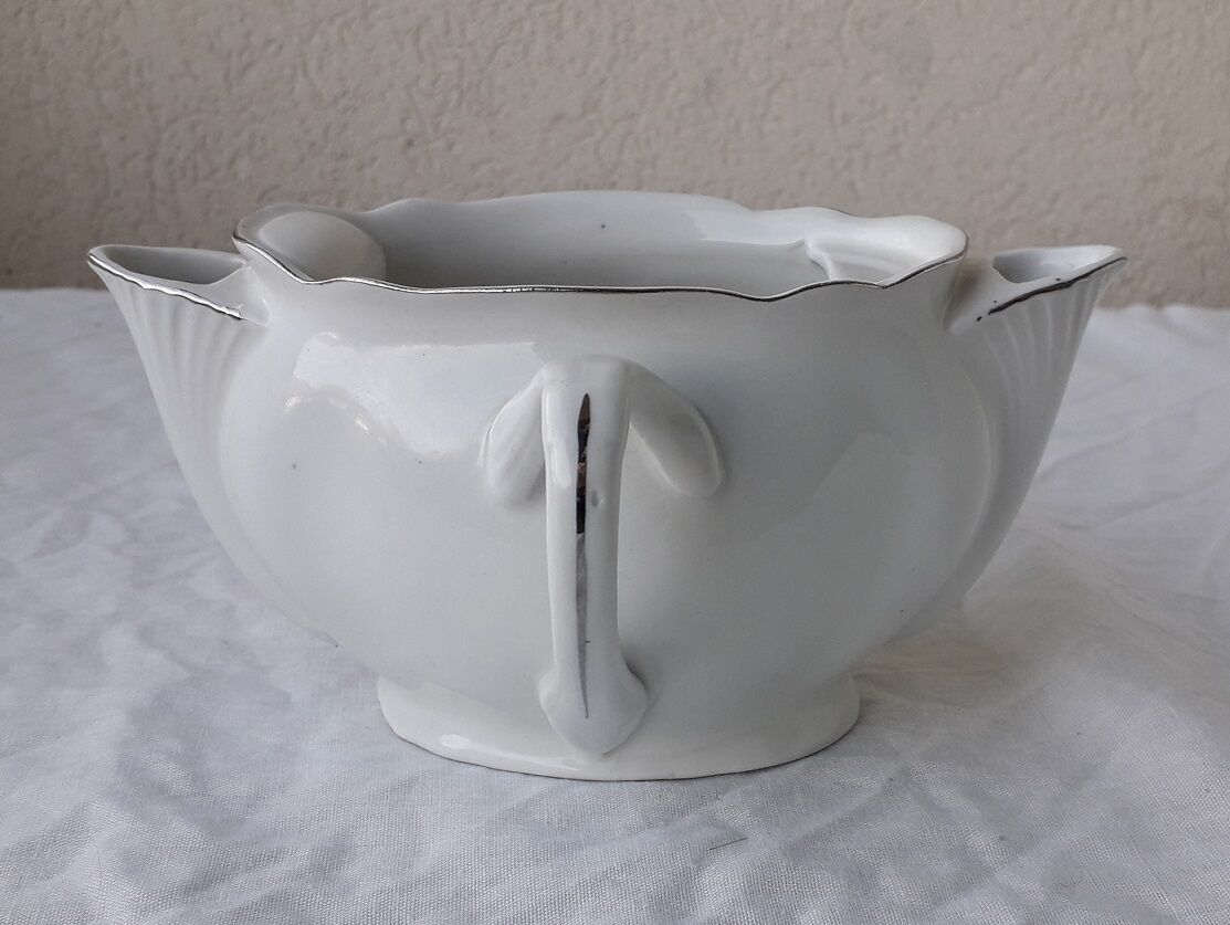 Porcelain sauce boat