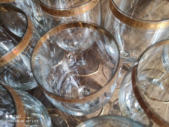 Set of 9 water or red wine glasses in crystal curled and gilded edging