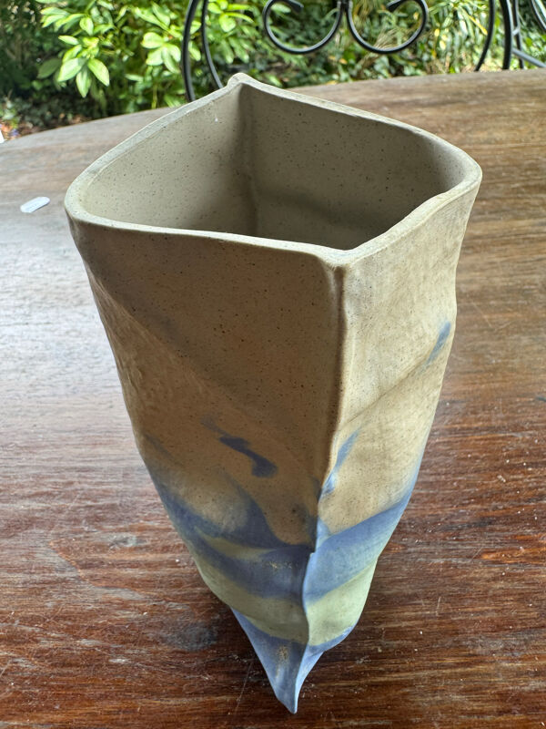 Vase trompe-l’œil en céramique – Céramique d’atelier contemporaine