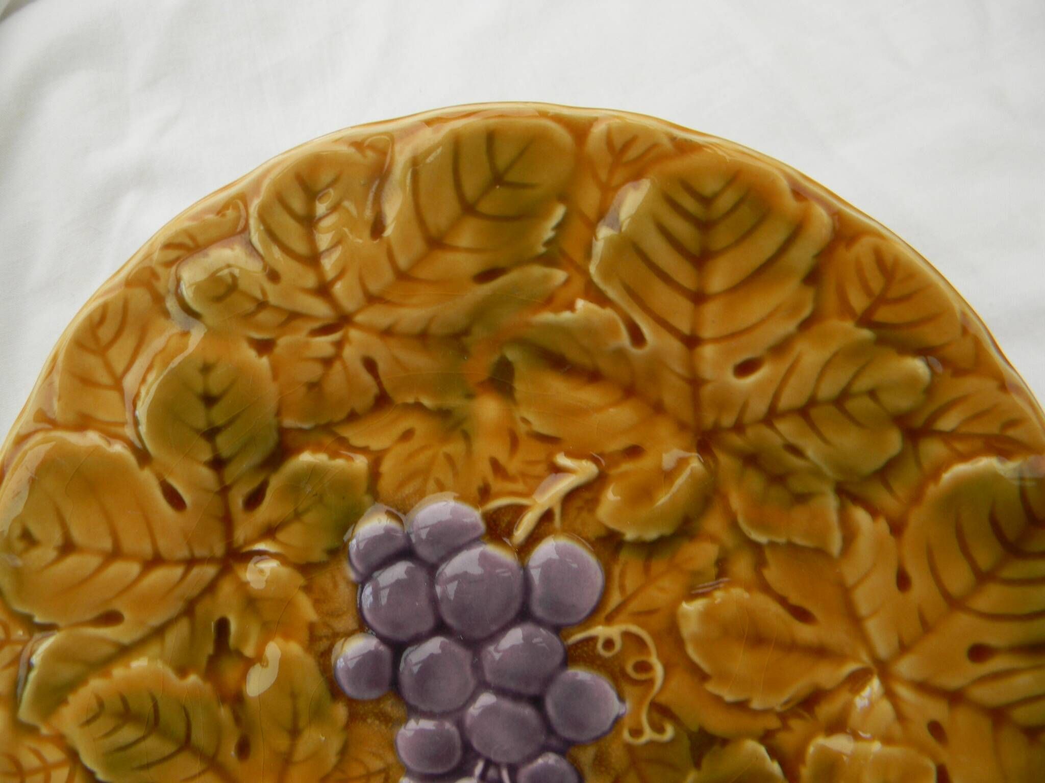 Set of 3 slip dessert plates. Fruit decor.