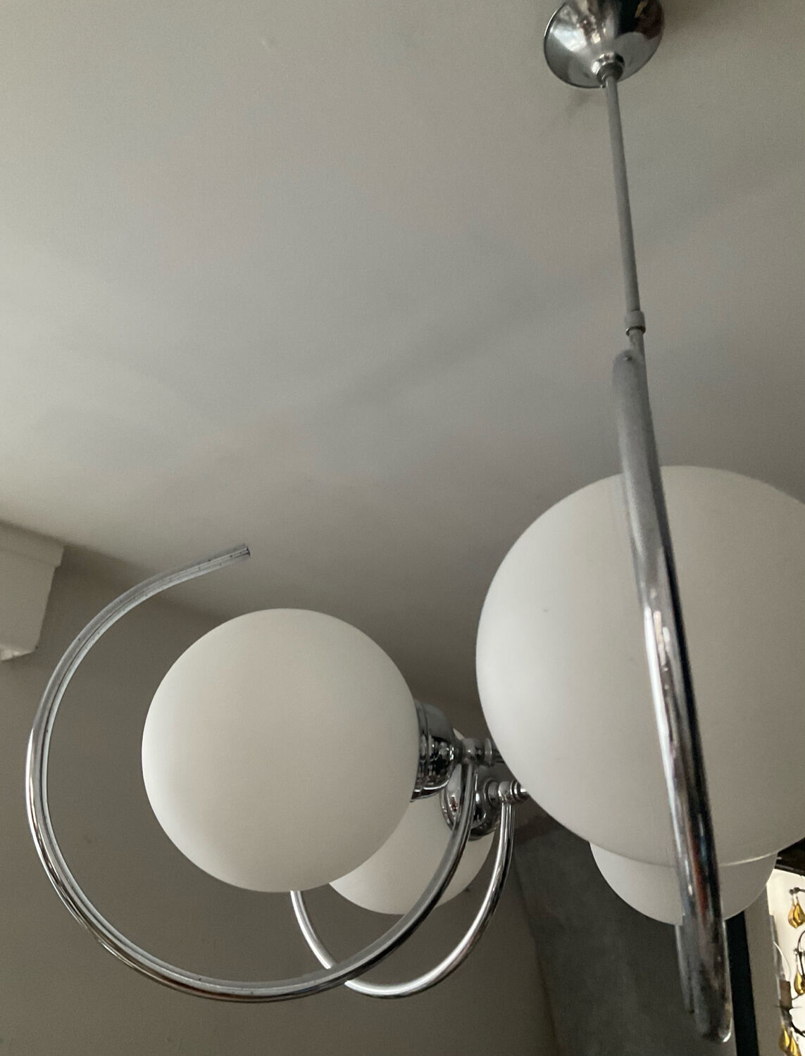 Art Deco chandelier with 6 lights in opaline glass and chrome metal.