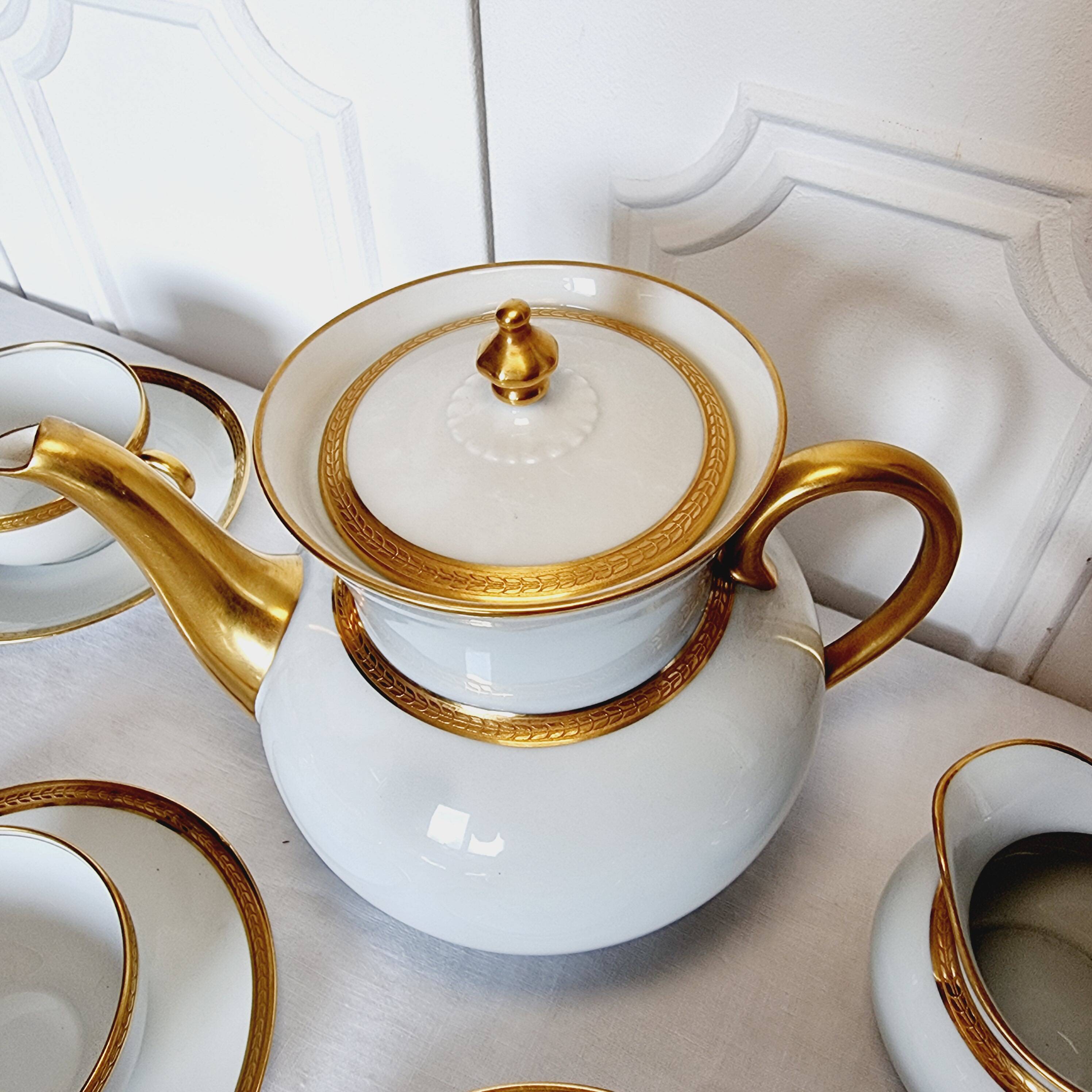Impeccable Haviland Limoge coffee or tea service in fine porcelain and/or 24 carat