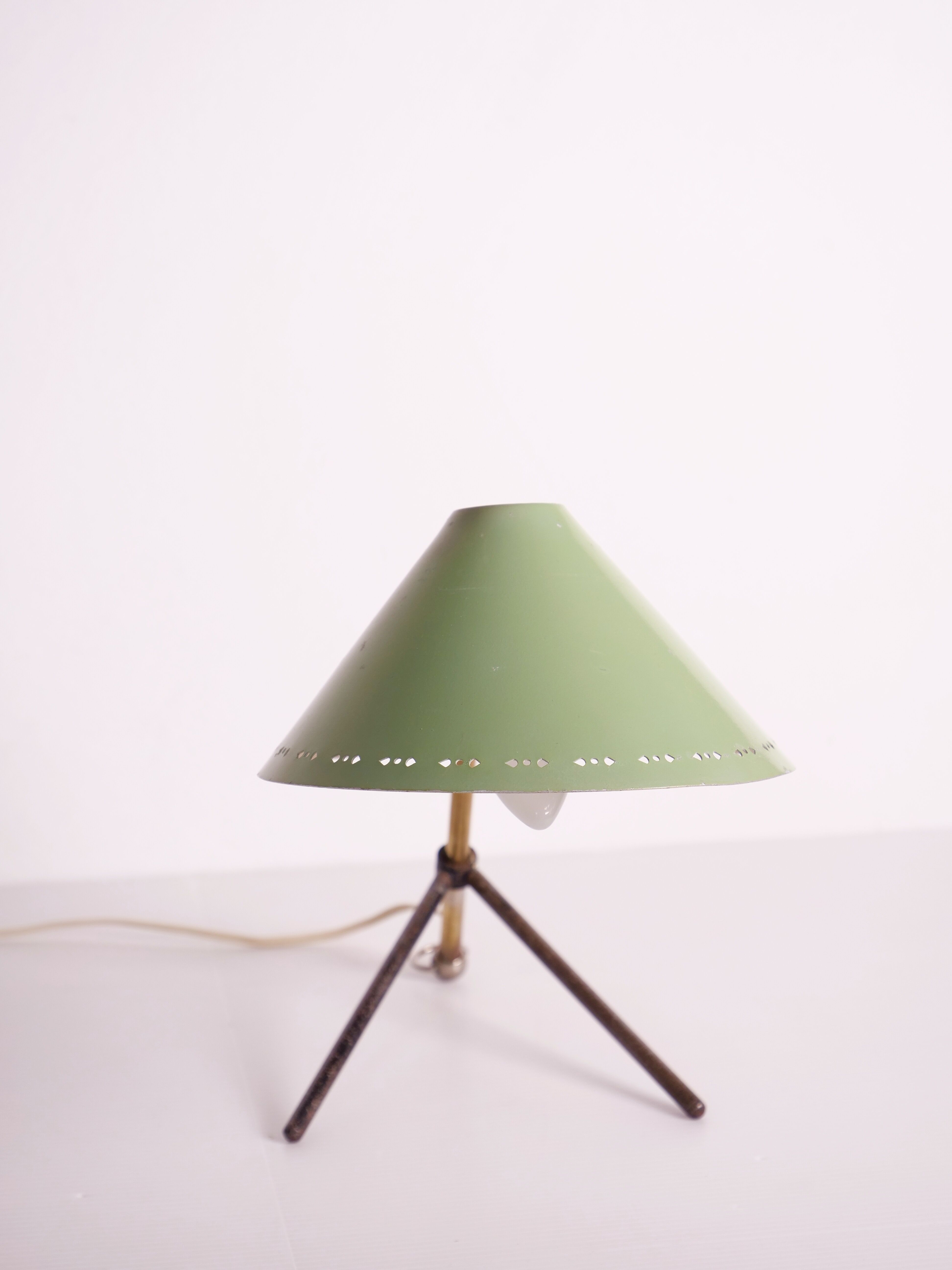 Lampe cocotte pinocchio laiton et acier laqué vert