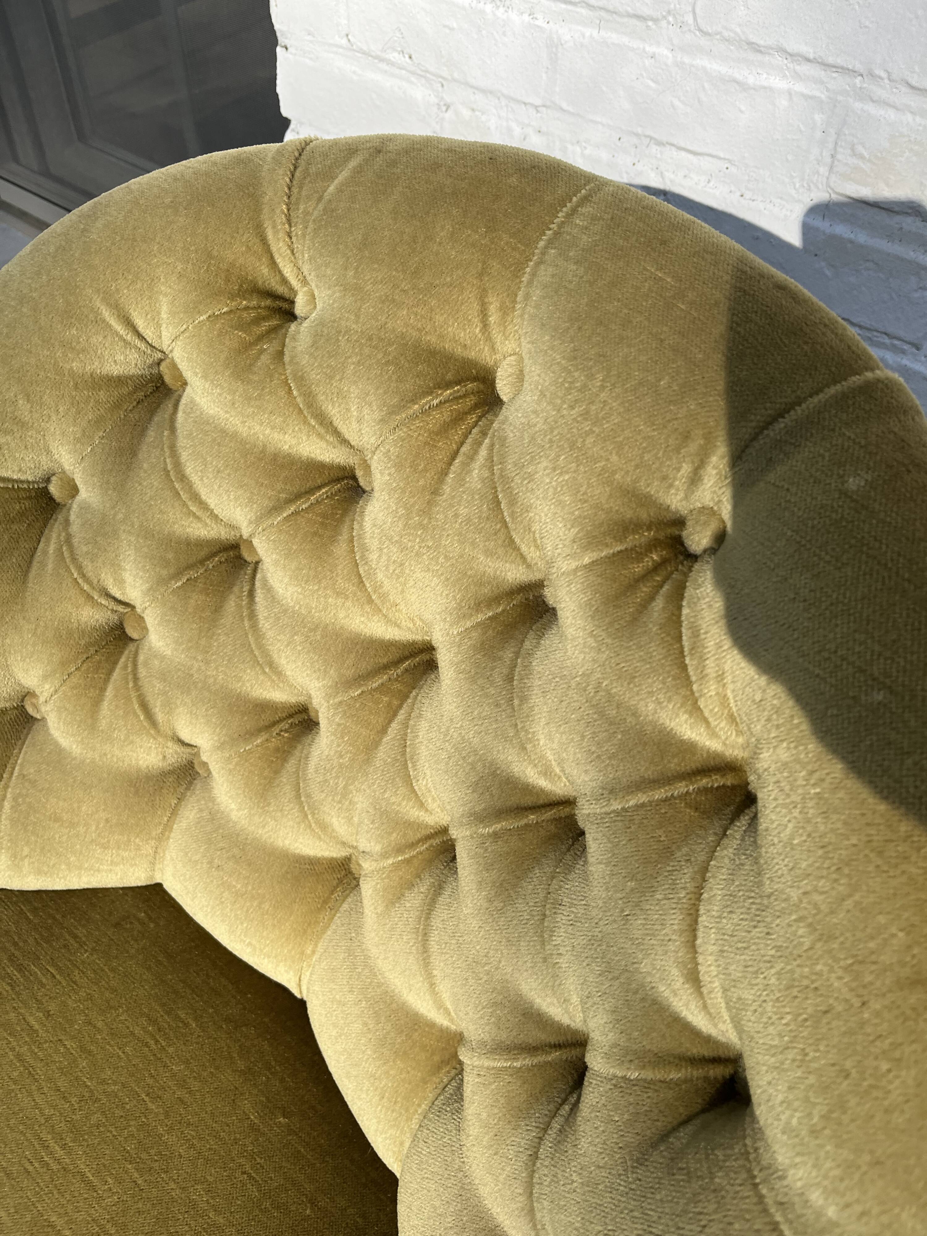 Pink velvet toad chair