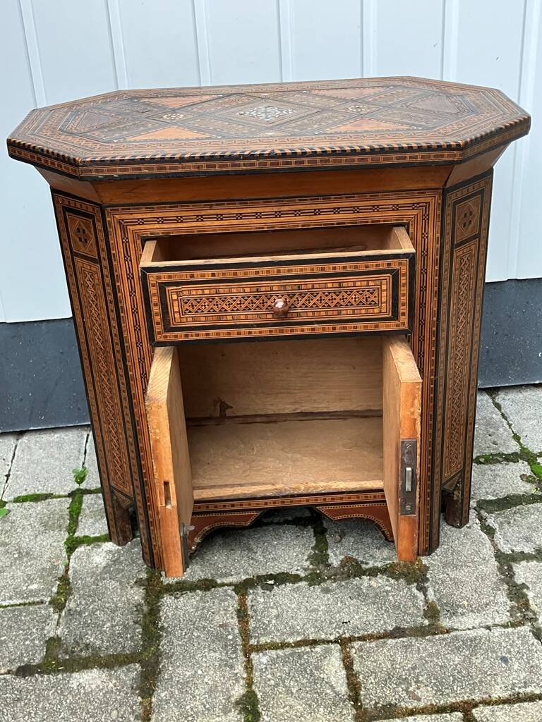 Orientalist coffee table from Syria, late 19th to early 20th century.