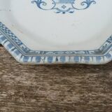 Plat XVIII éme en faience de Rouen bleu sur blanc