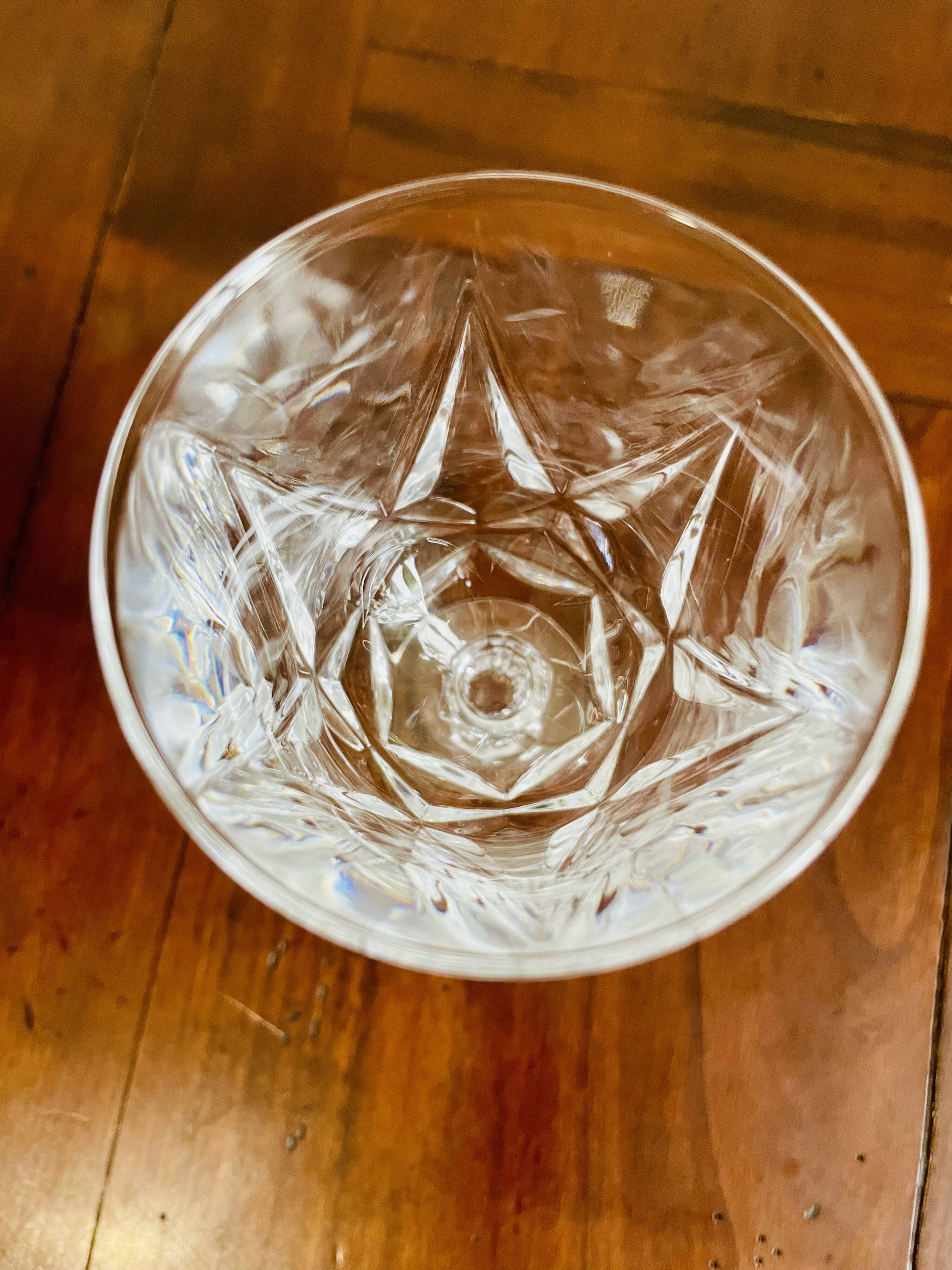 Service de 10 verres à pied en cristal ciselé