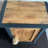 Bedside cabinet storage