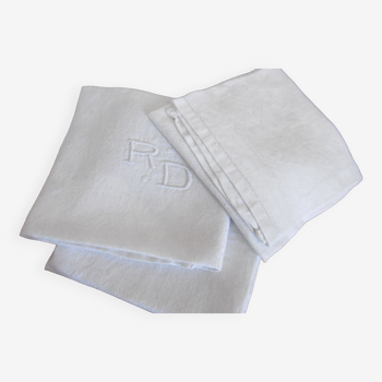 Embroidered damask napkins