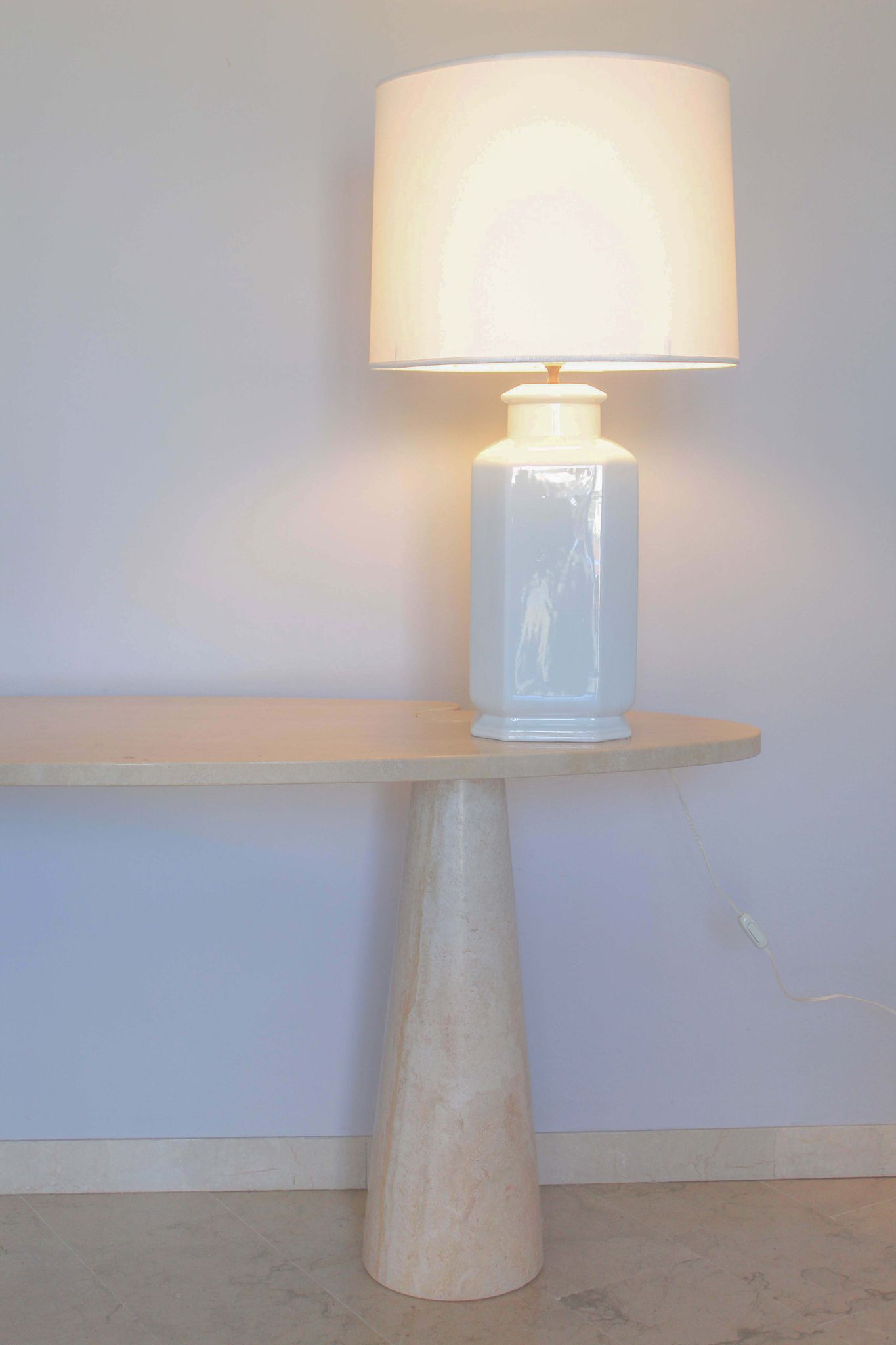 Lampe de table en céramique laquée blanche, Italie 1970s