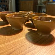 Ensemble de 5 tasses en grès vintage