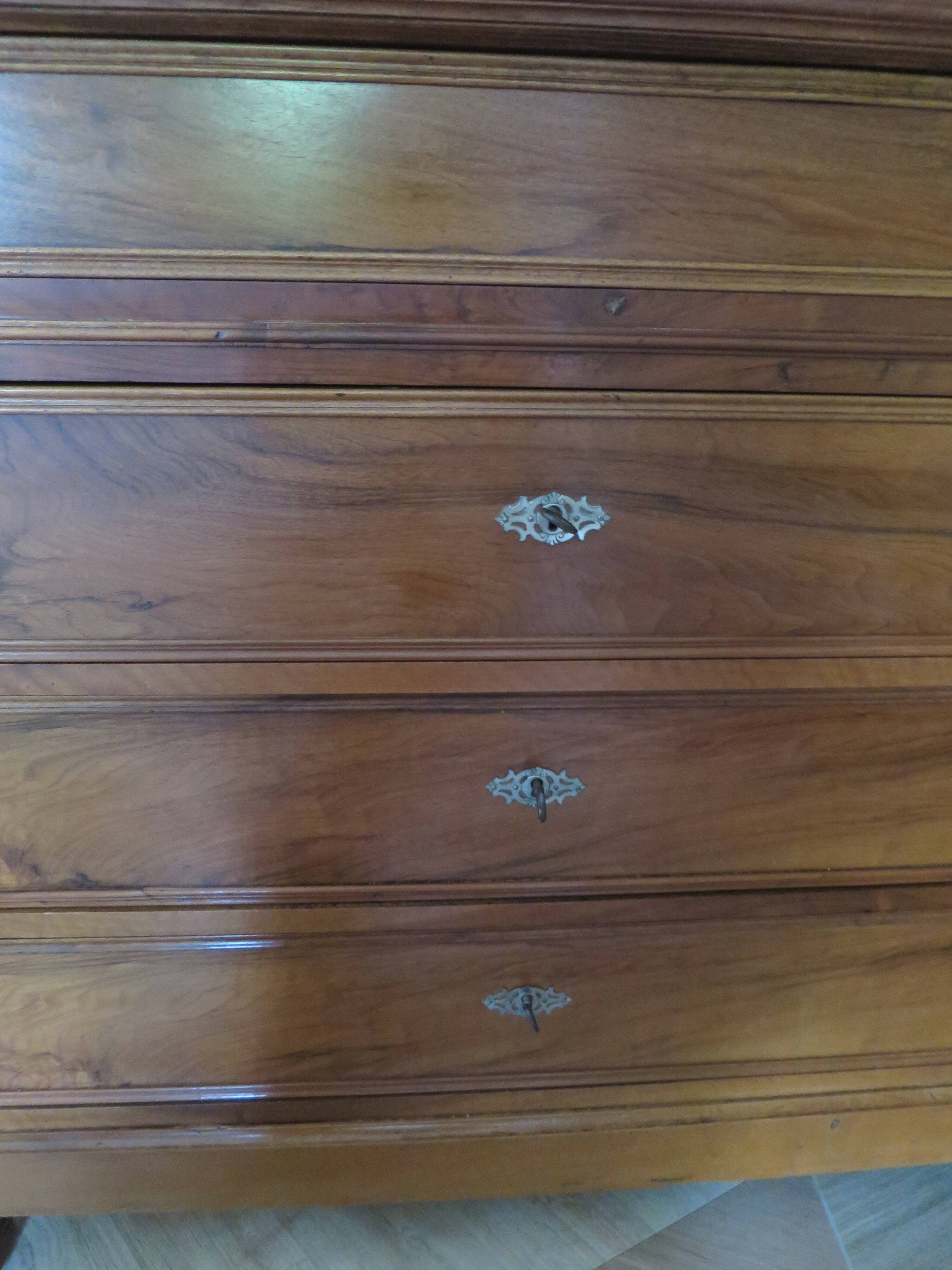 Rare - Pretty old chest of drawers with 4 drawers and 3 locks - In walnut - 1930