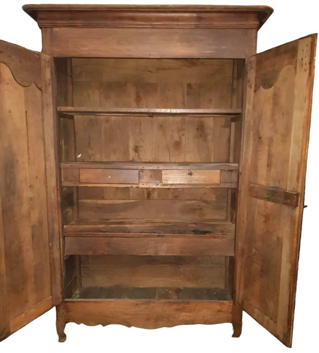 Old wardrobe with 3 shelves
