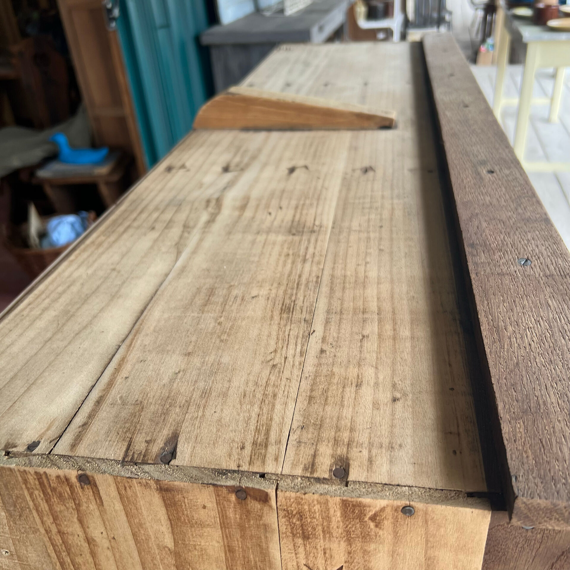 Meuble d’atelier à clapets