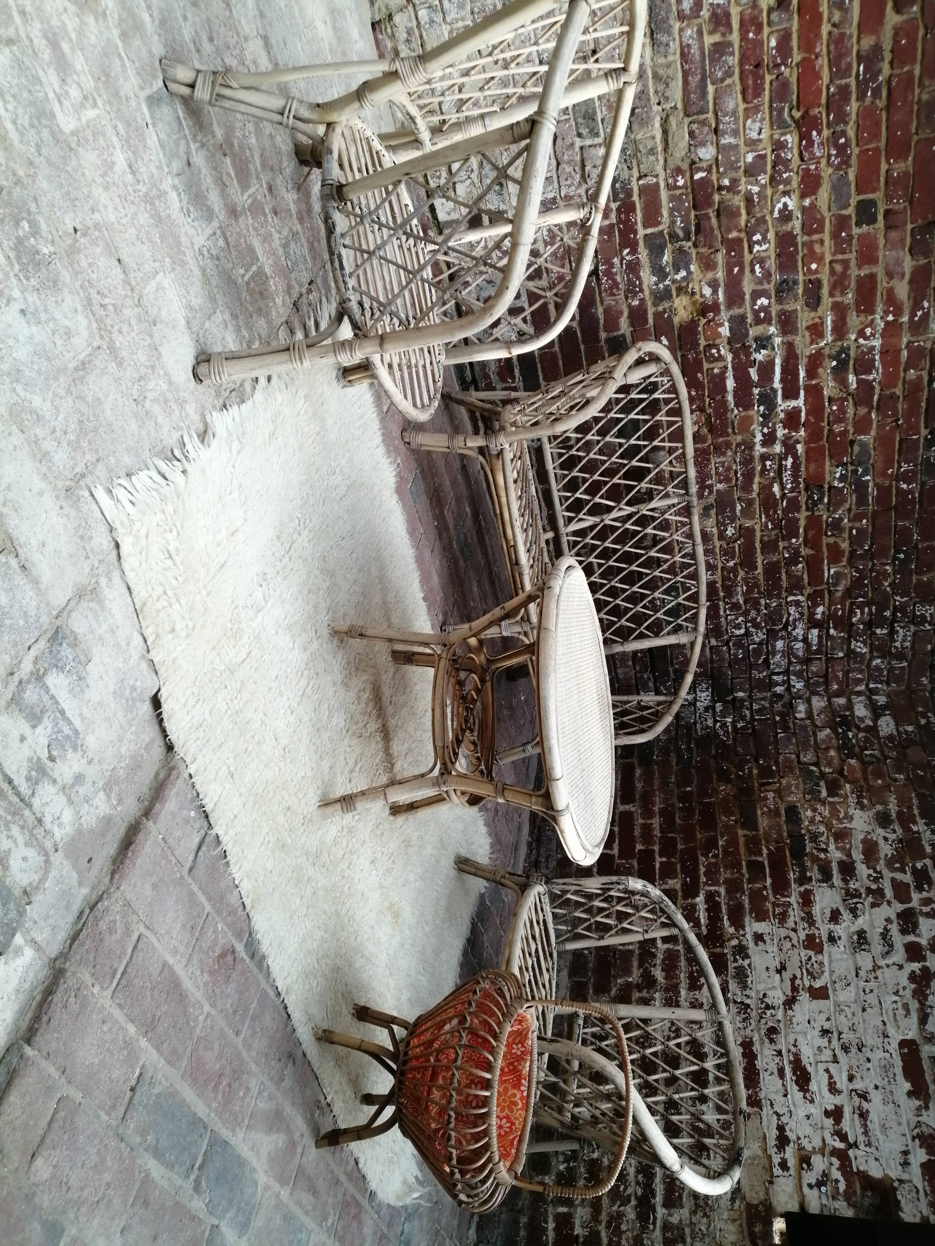 Set living room armchairs sofa, table and seamstress in vintage rattan