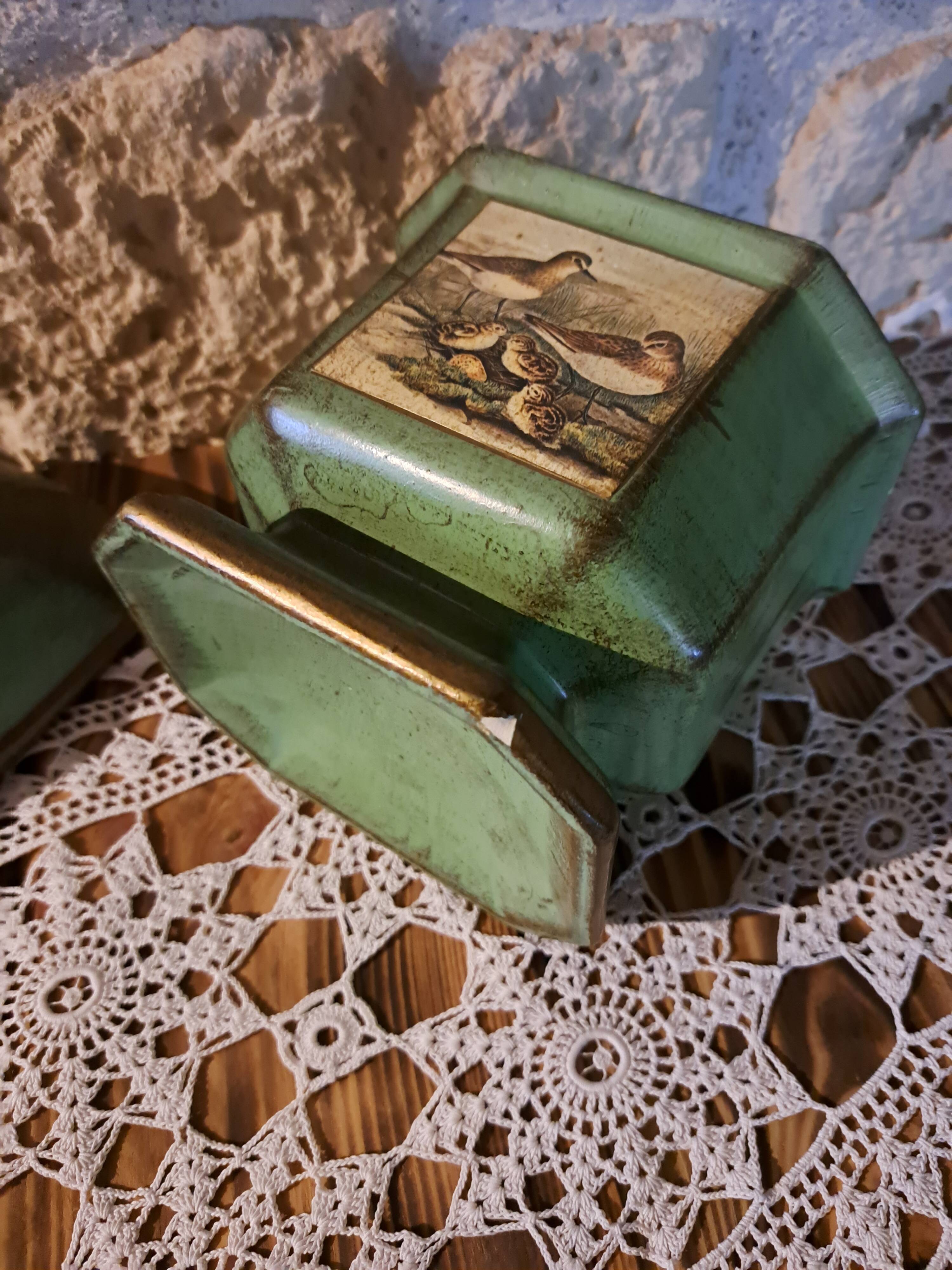 Vintage ceramic tobacco pot with bird decor