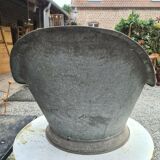 Zinc basin bathtub with backrest