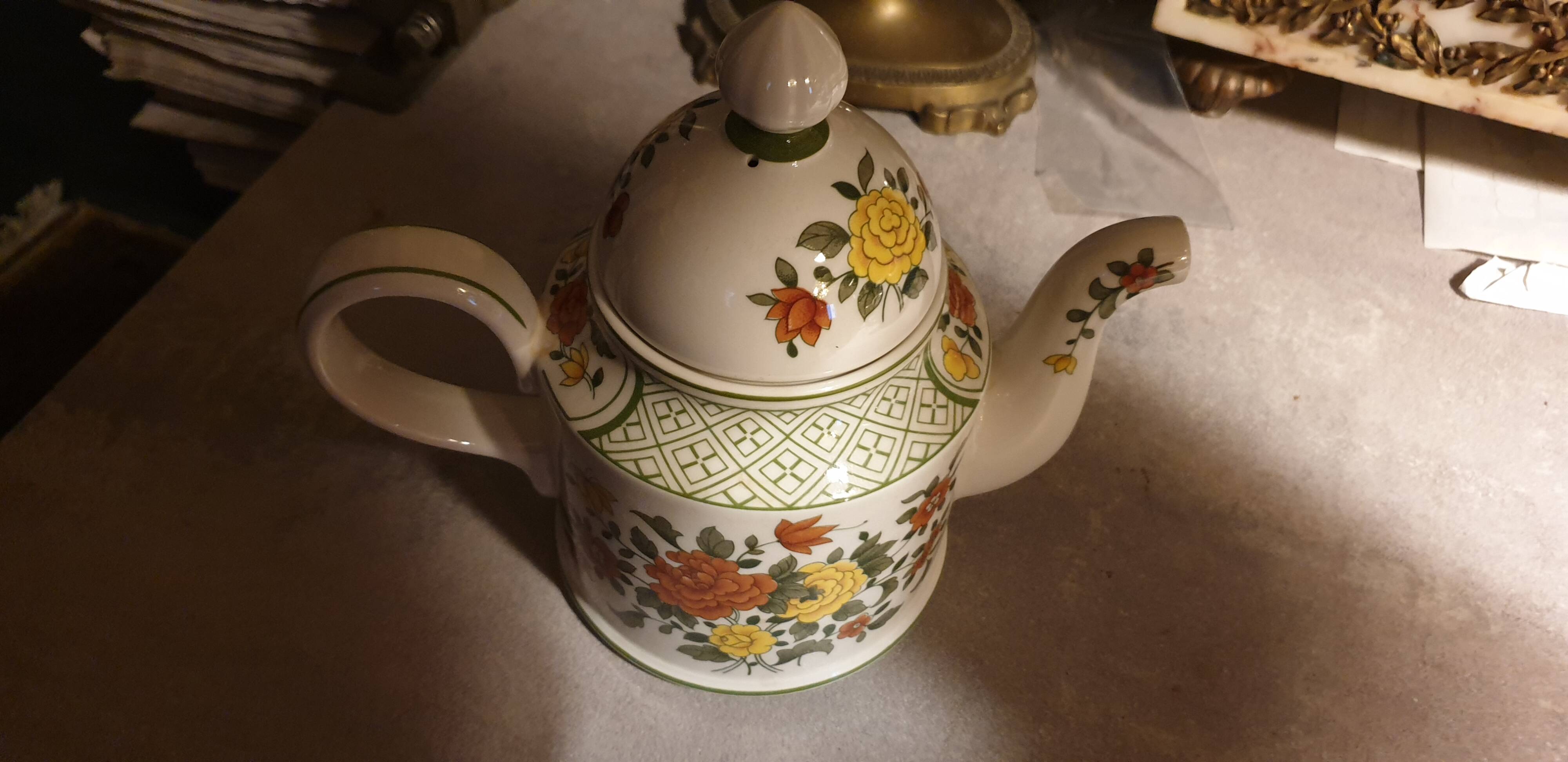 Villeroy and Boch teapot