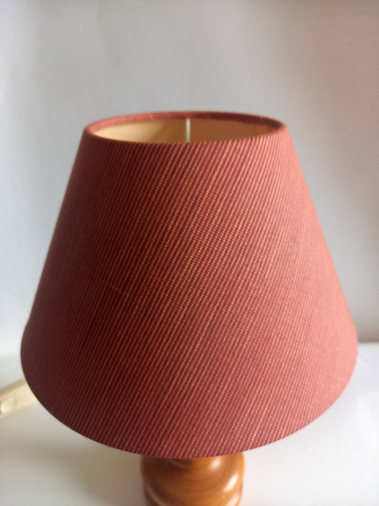 Old vintage lamp in turned wood 60s/70s fabric lampshade