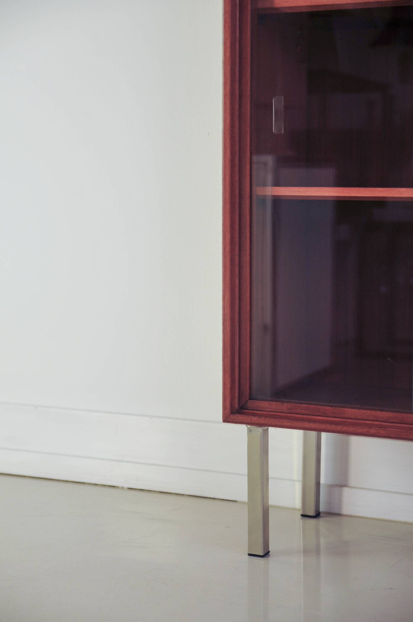 vitrine Formule Meubelen pieds chromés