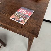 Grande table écritoire des années 40 en chêne massif