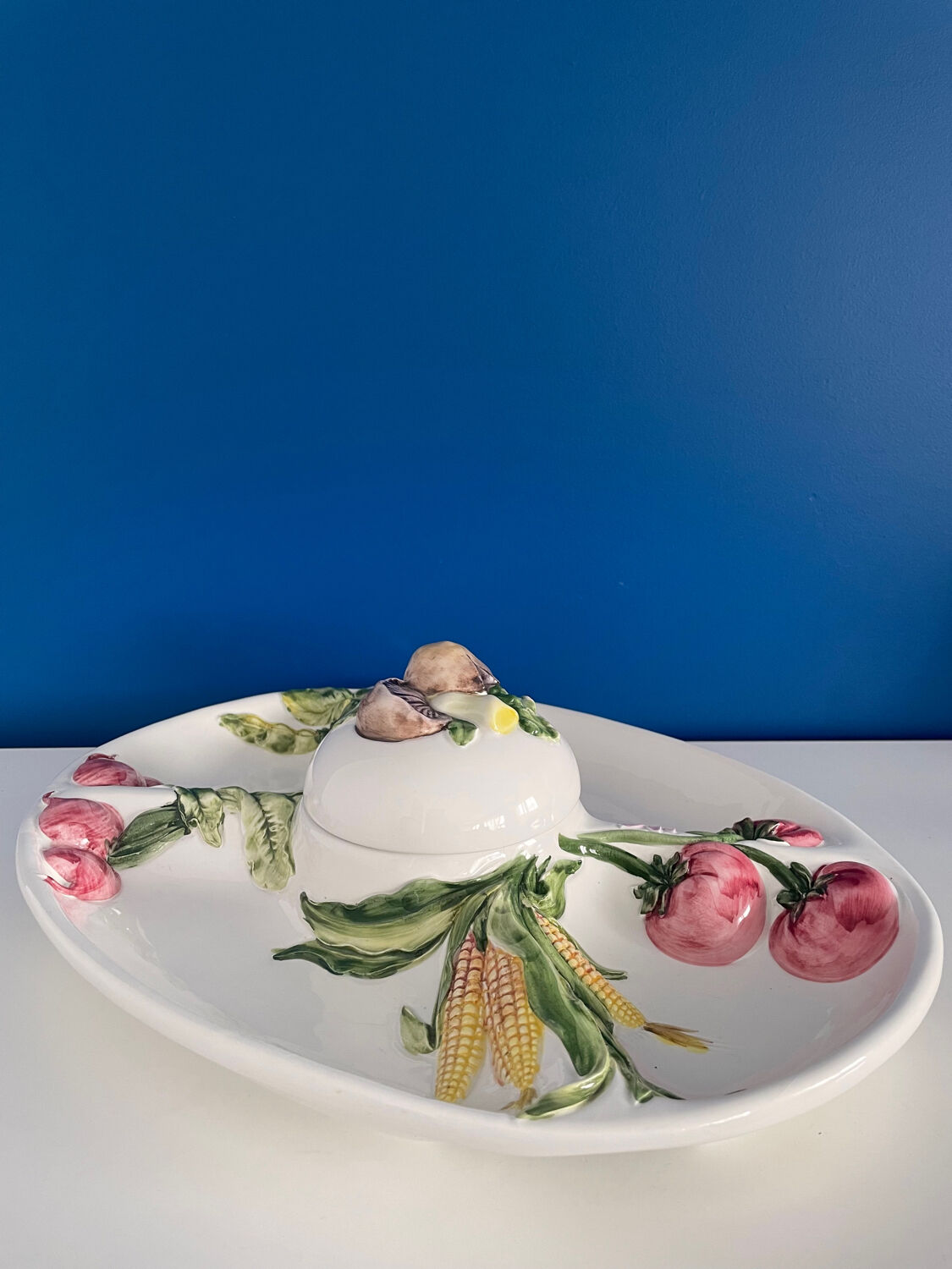 Plat à compartiments en barbotine - Arts de la table