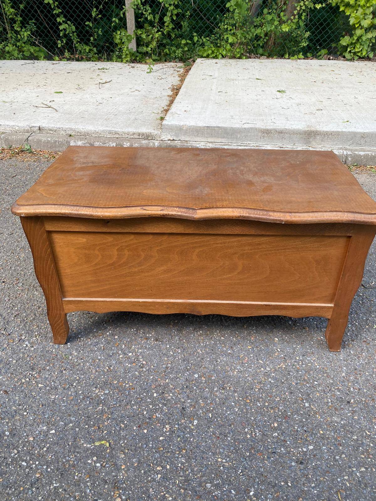 Vintage solid wood storage bench in light oak, Louis XV style, 77cm