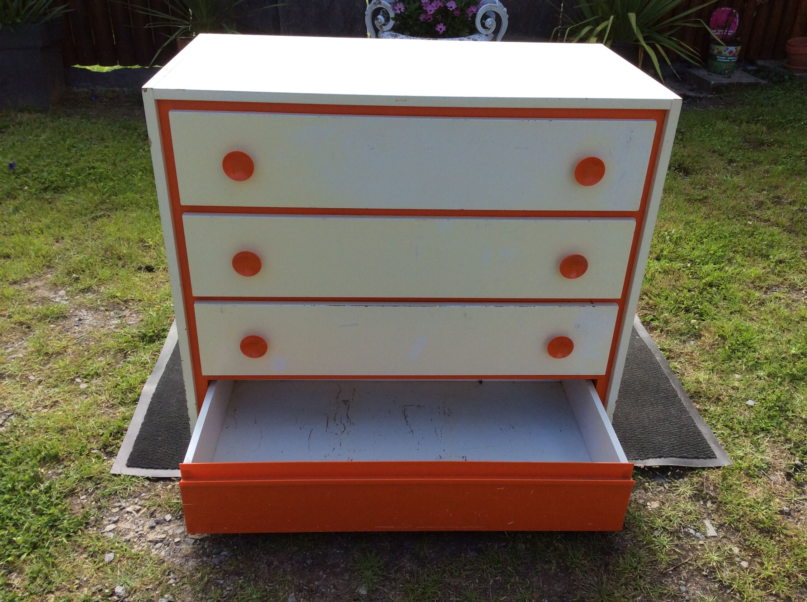 Commode Vintage Laquee Blanc Et Orange Commode De Bebe 1970 Selency