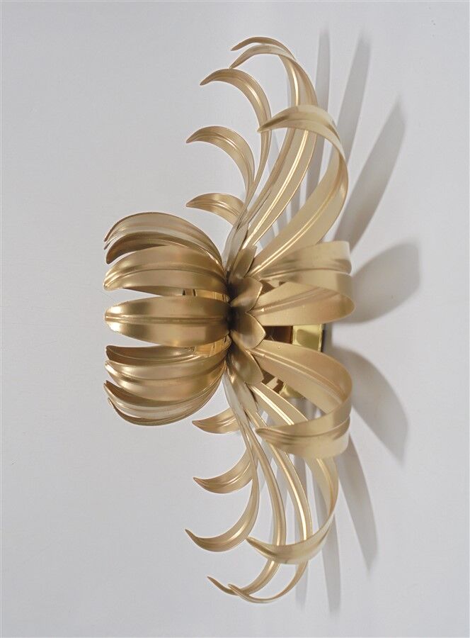 Wall lamp golden flower