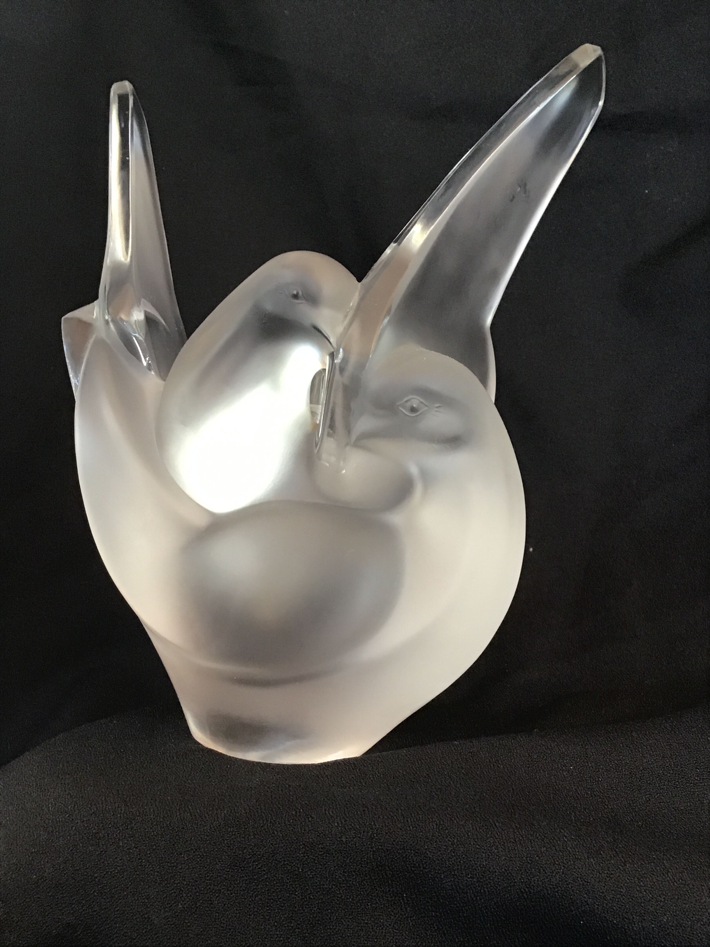 LaLIQUE France flower-picking vase model Sylvie two full entwined doves