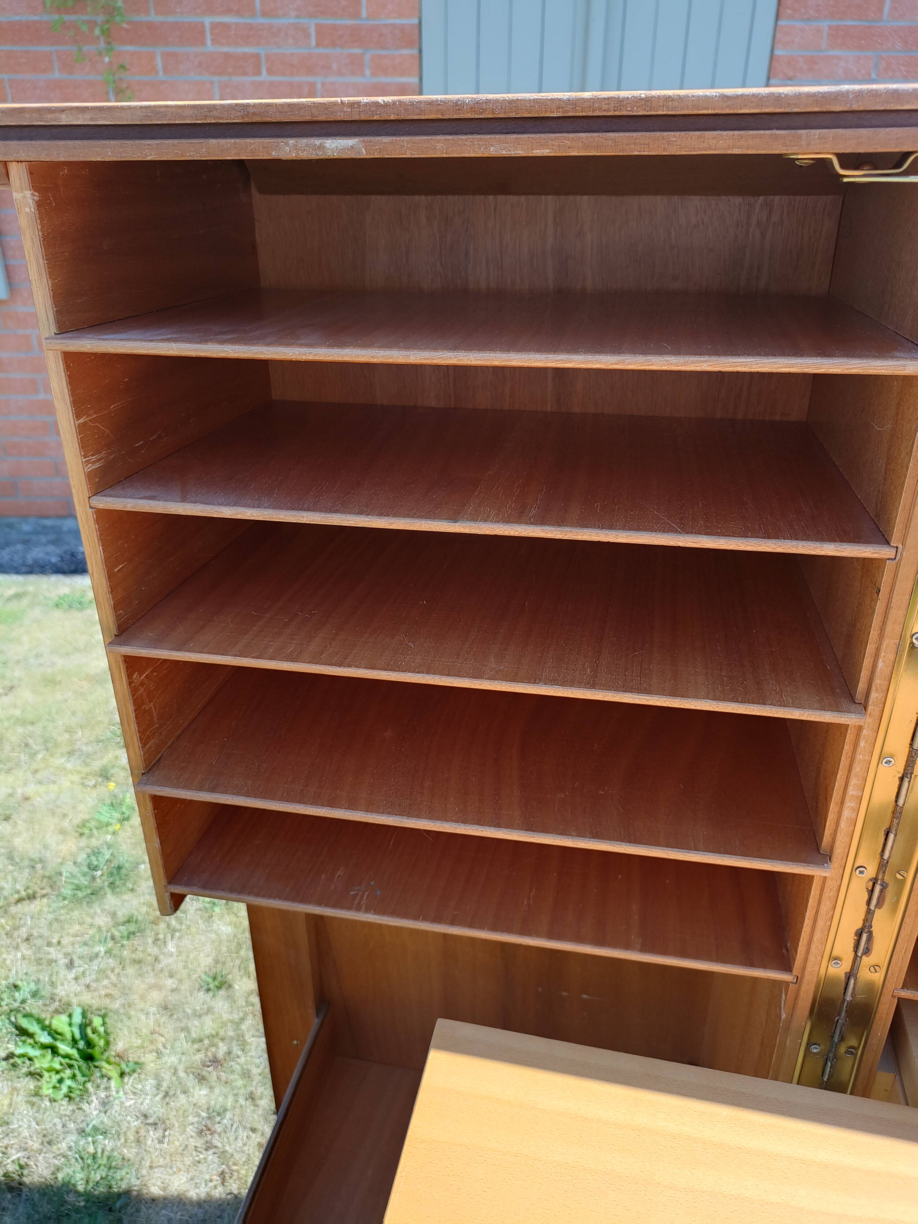Bureau « magic box »  dans le style de Mummenthaler & Meier