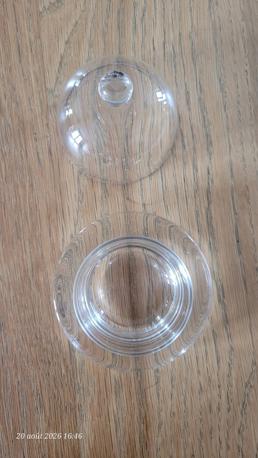 Beurrier en verre transparent,  avec cloche