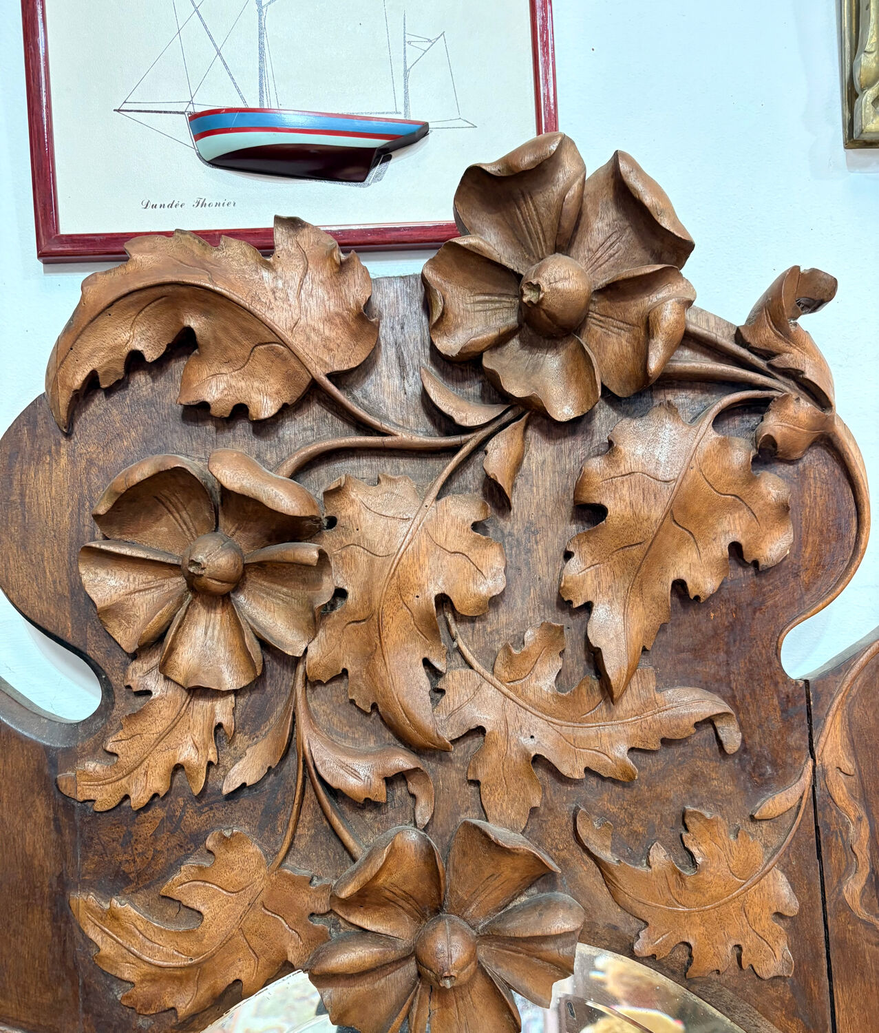 Grand porte-manteau Art Nouveau en bois sculpté – vers 1900