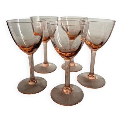 5 petits verres à pieds rose en verre