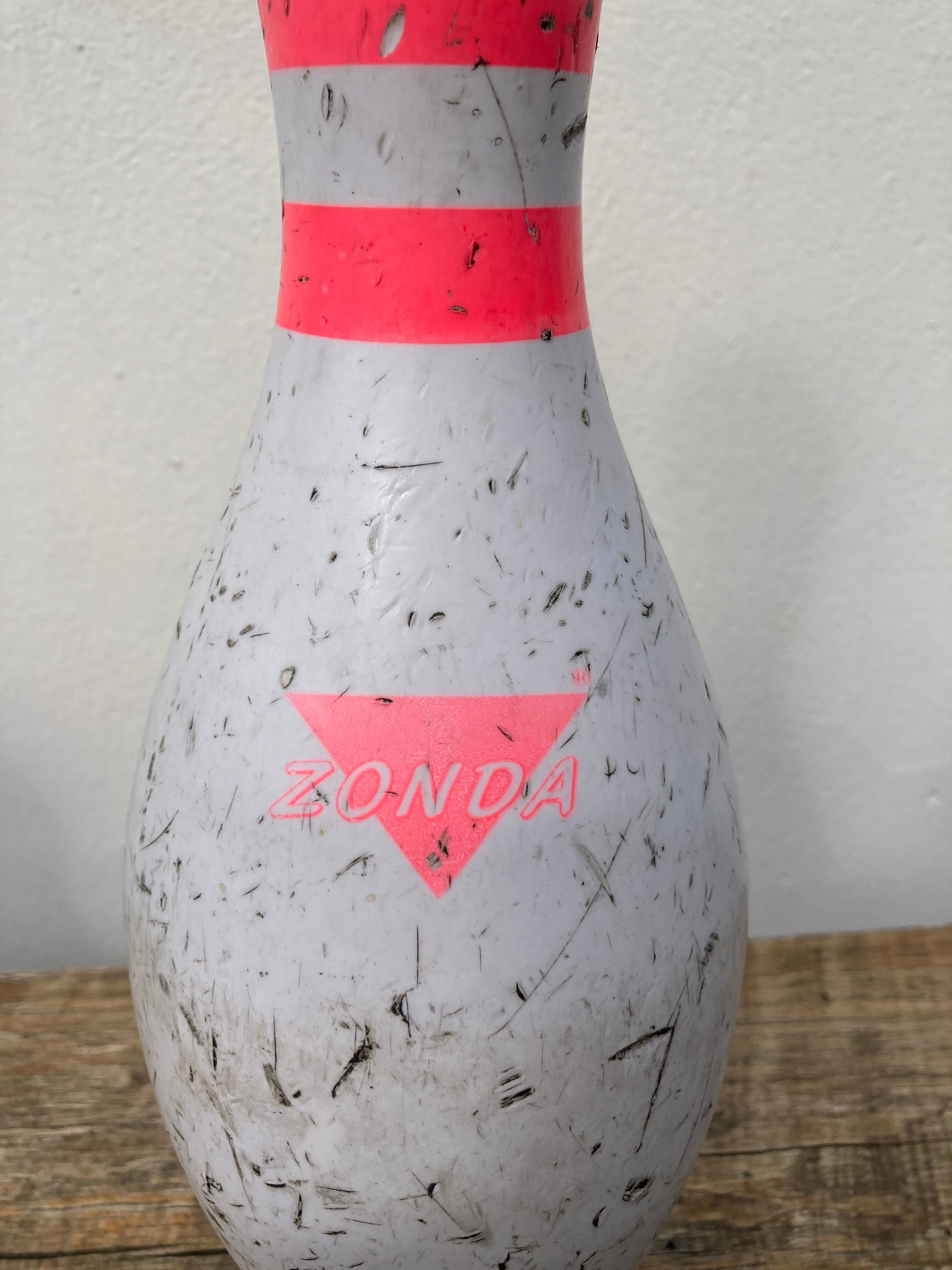 Bowling bowling - vintage game pink white