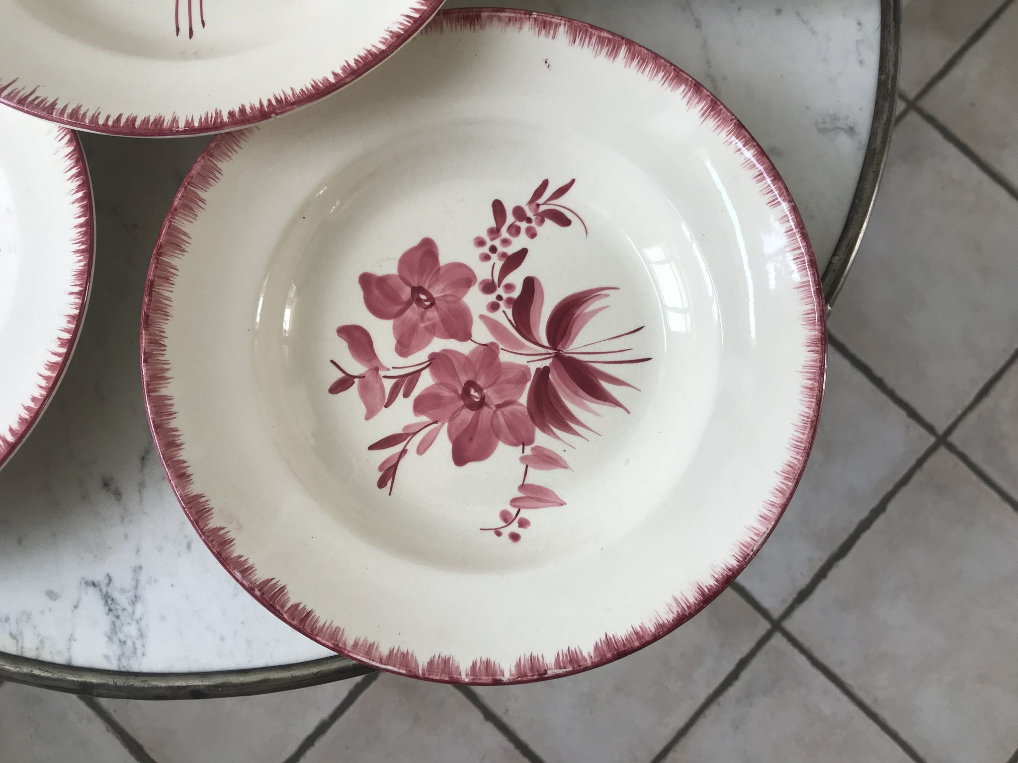 lot de 6 assiettes creuses Longchamp roses années 30-40