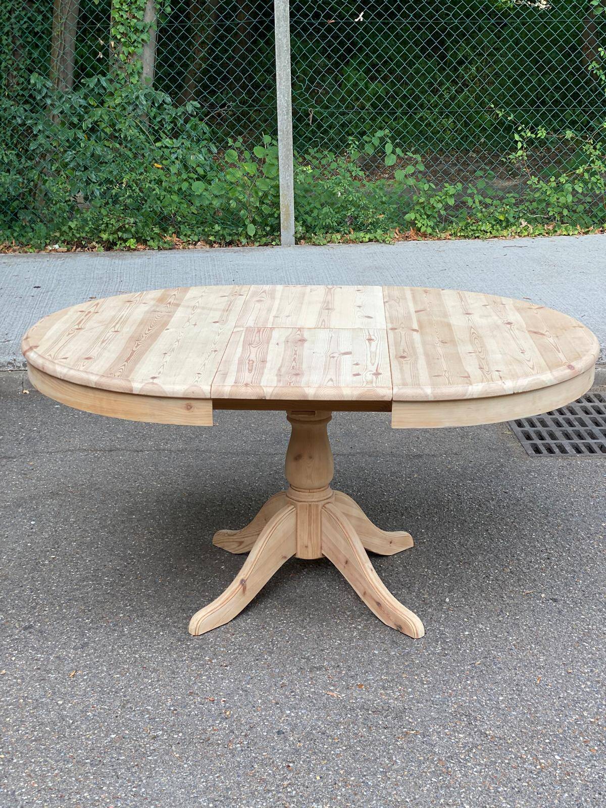 Table à manger scandinave ronde extensible rénovée en bois brut pied centra
