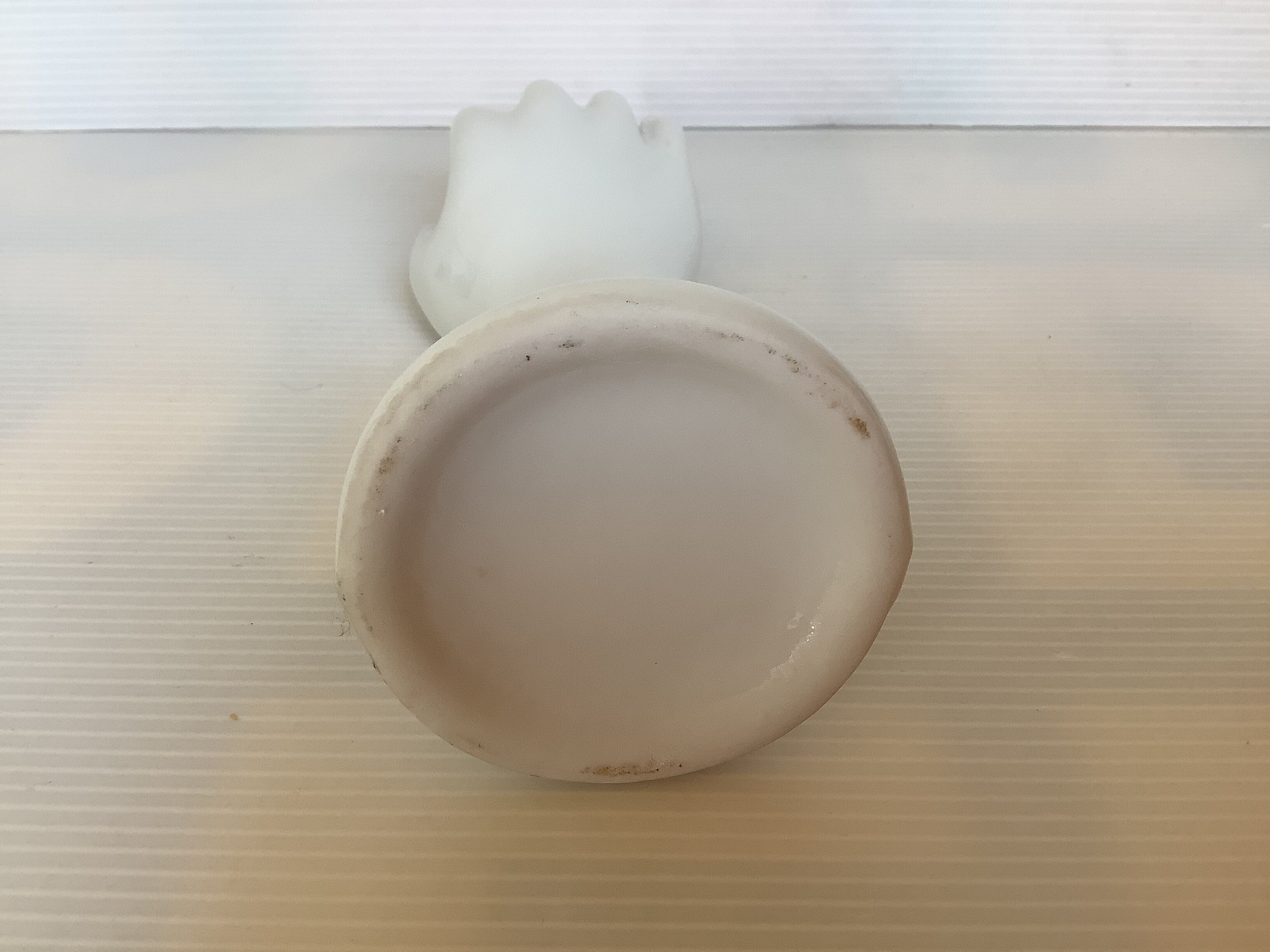 White hand vertical or horizontal soliflore ring