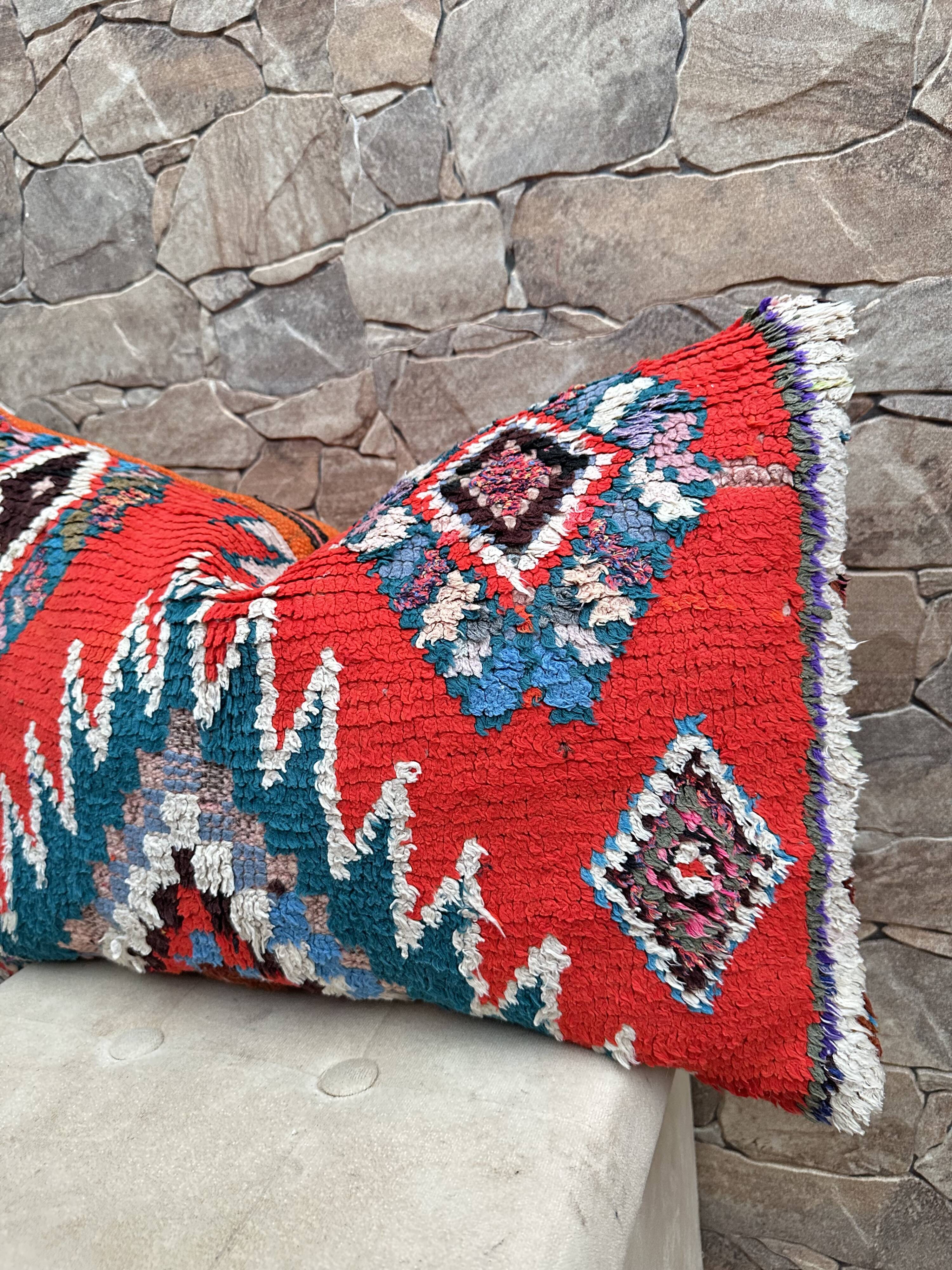 Vintage Berber Kilim cushion cover: Moroccan wool cushion
