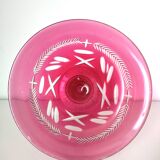 Coupe en verre rose taillé