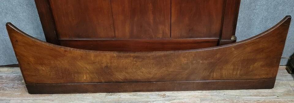 Rare Empire period mahogany bed with gilt bronze profiles circa 1800