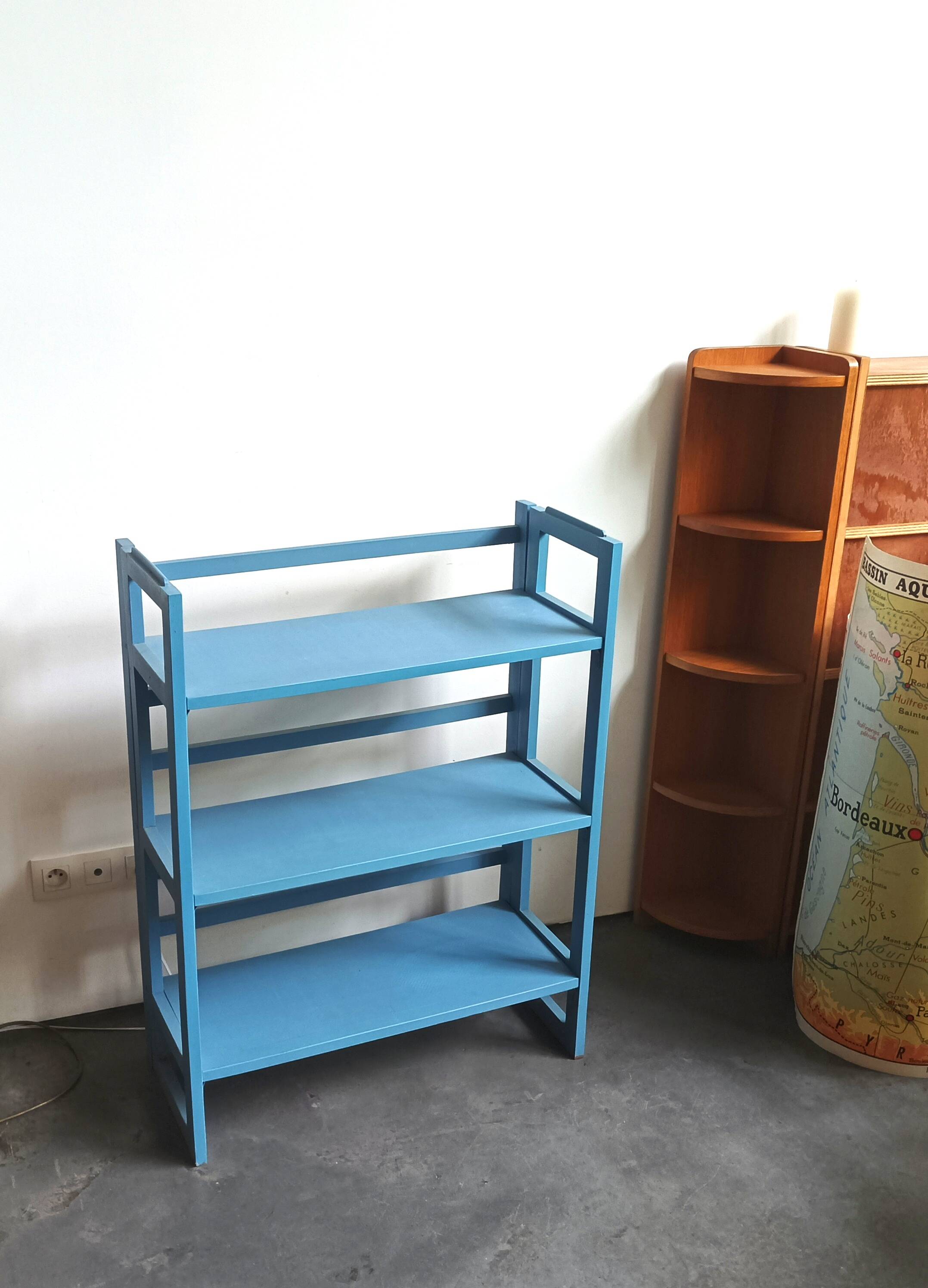 Folding bookseller's bookcase shelf